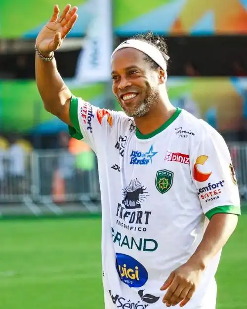 小崔的韌帶終於放棄了堅持 探長急忙派人去紐約關心他的團隊.